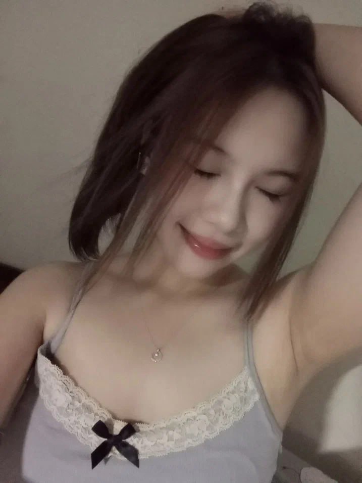 [Không kiểm duyệt] Nobo Wudi??: Tôi nghiện sex nên đã lôi kéo bạn thân của mình vào ngành công nghiệp tình dục để kiếm tiền. Cô ấy thật xinh đẹp, thật quyến rũ, và chúng tôi đã quan hệ tay ba và thủ dâm, xoa bóp ngực cho nhau, và ngay lúc tôi nhìn thấy cô ấy chạm vào ngực và quan hệ với âm hộ của mình, tôi đã cương cứng! !