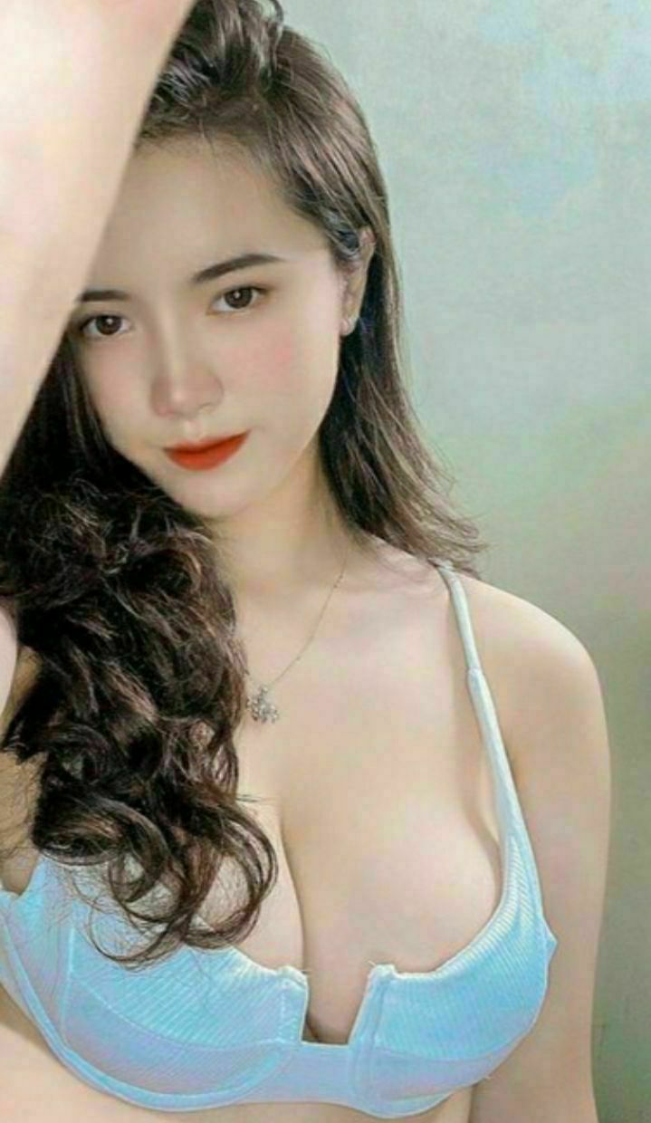 đến nhà bạn chơi rồi yêu luôn má bạn sau khi trộm nhìn cô ấy thay đồ